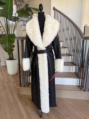 NWT Miss Circle Women's Black Faux Leather Trench Coat White Faux Fur Trim (L)